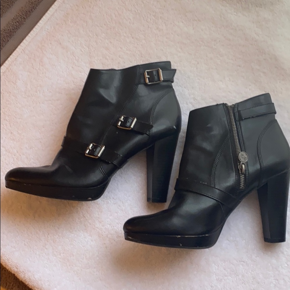 Vera Wang Boots, black. Gently worn.